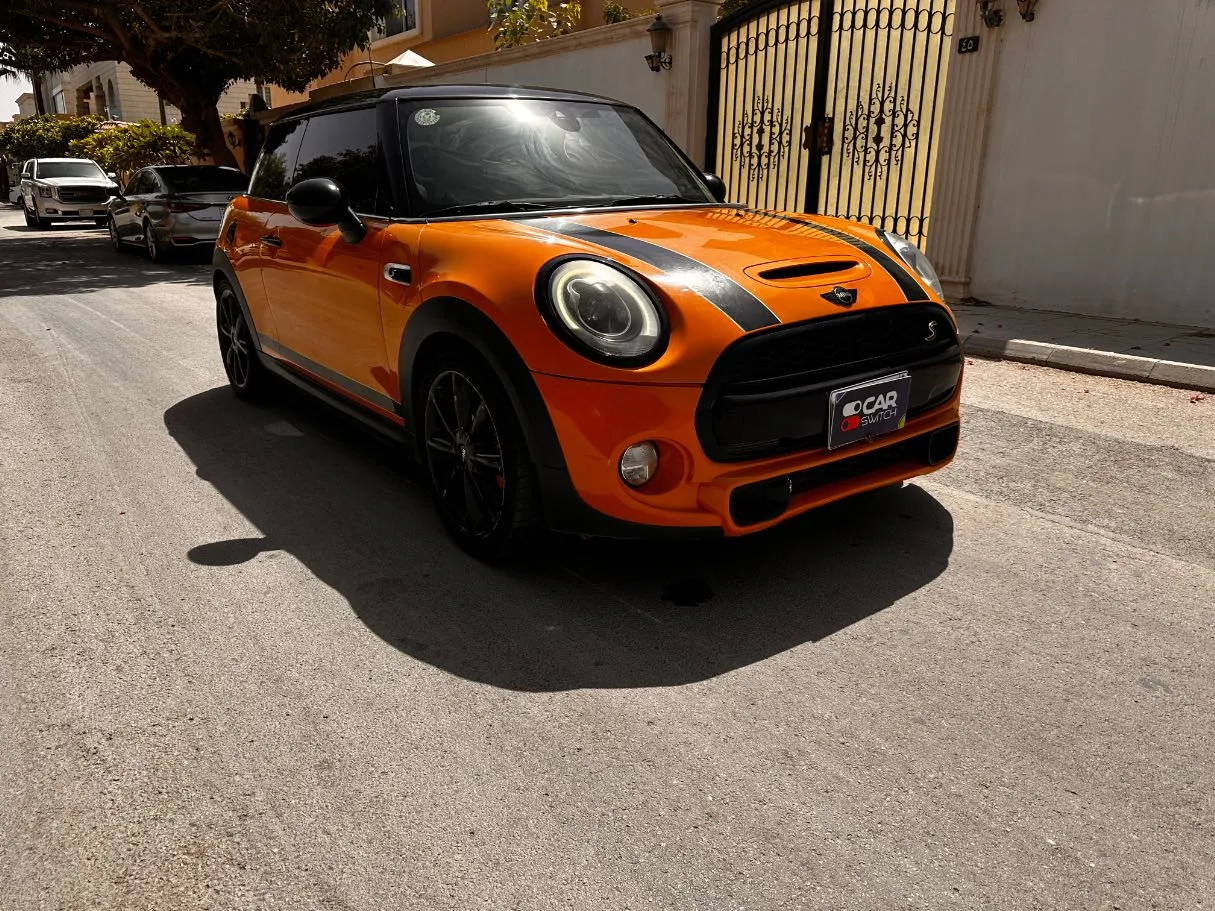 Car image 3