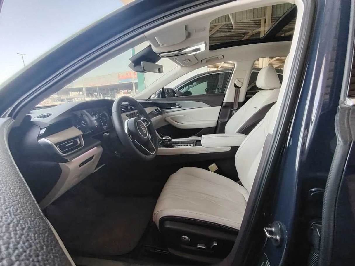 Car image 14