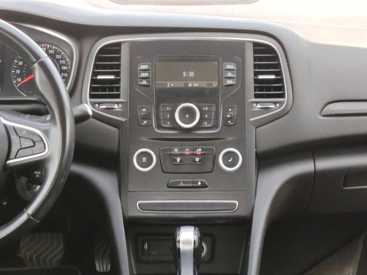 Car image 19