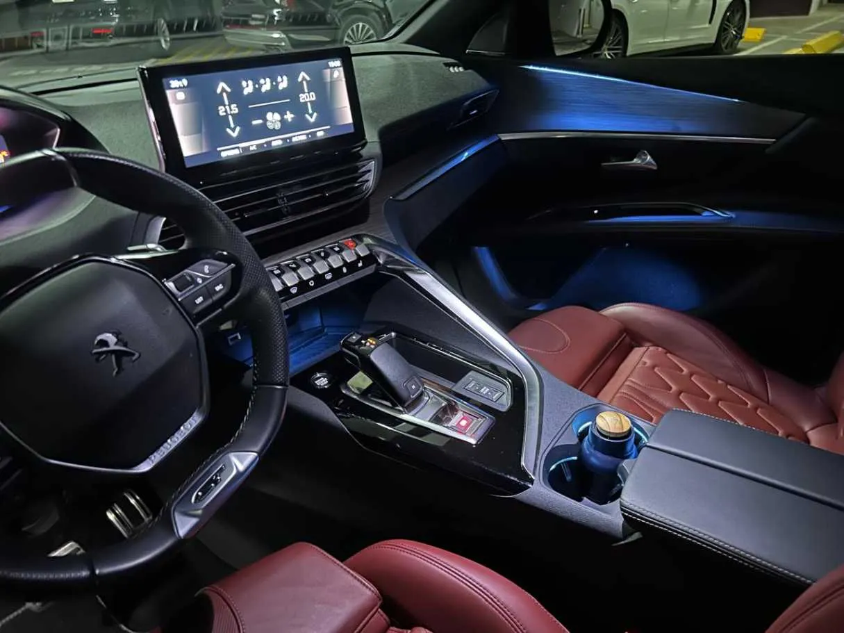 Car image 13