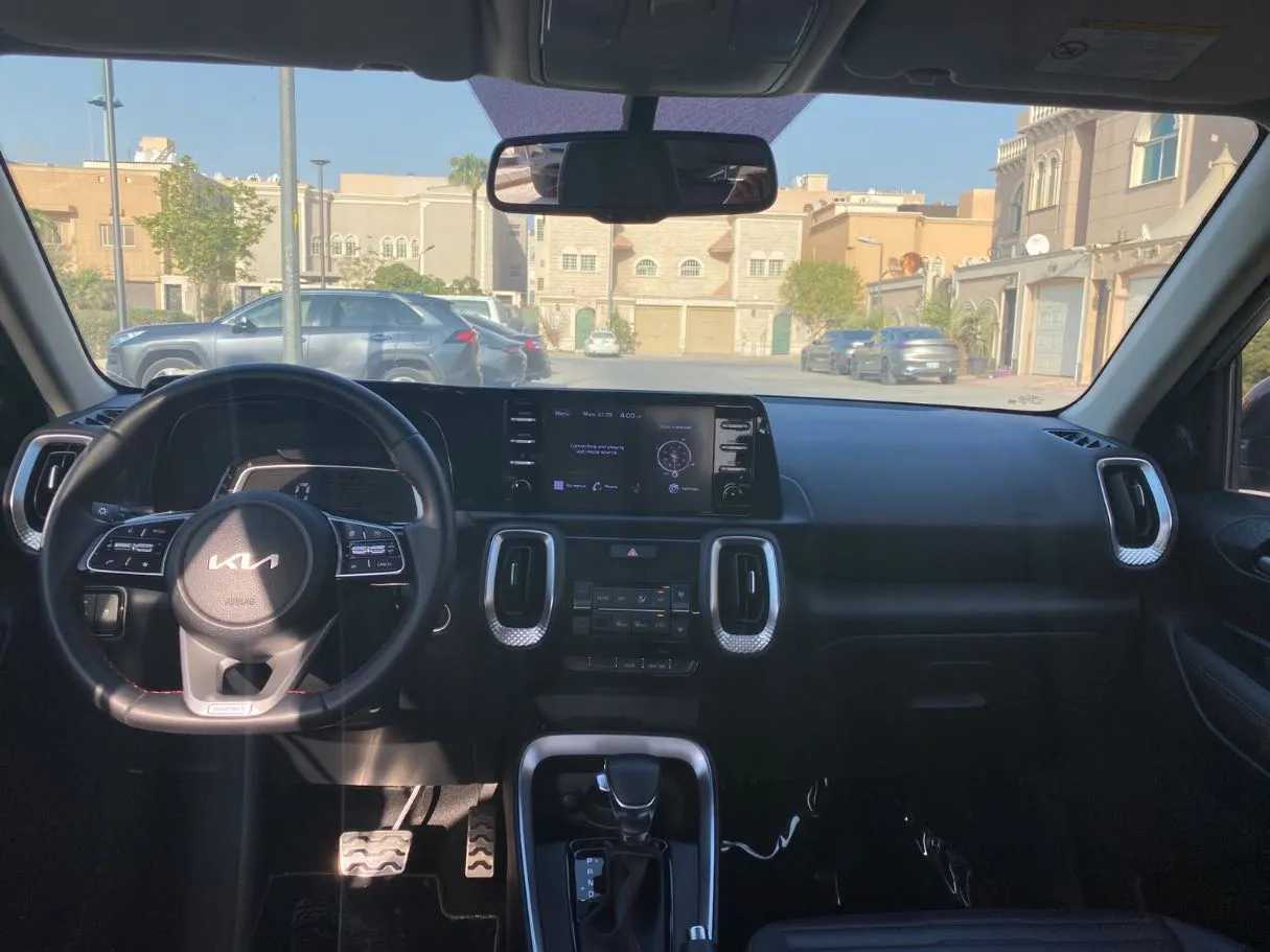 Car image 14