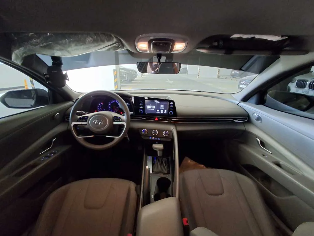 Car image 18