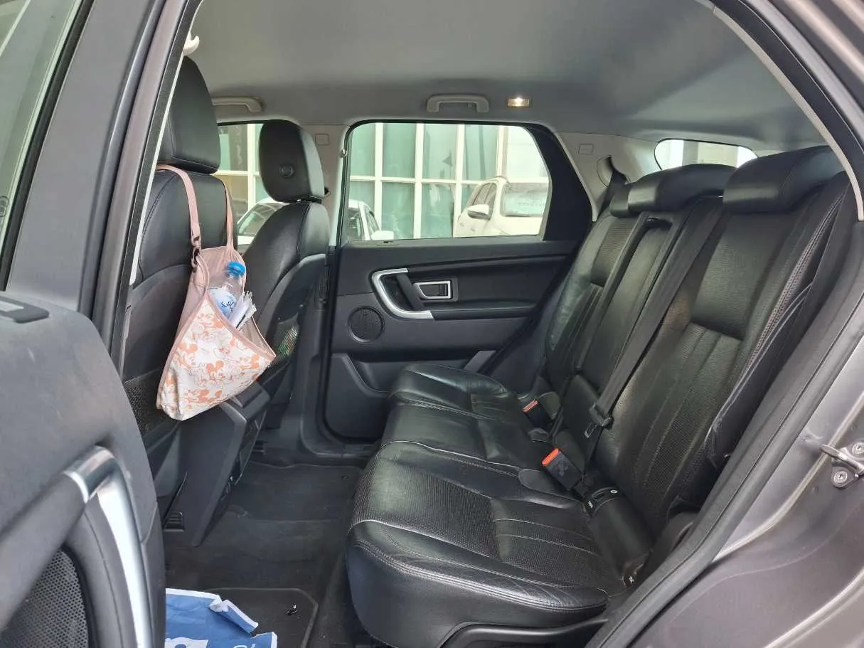 Car image 13