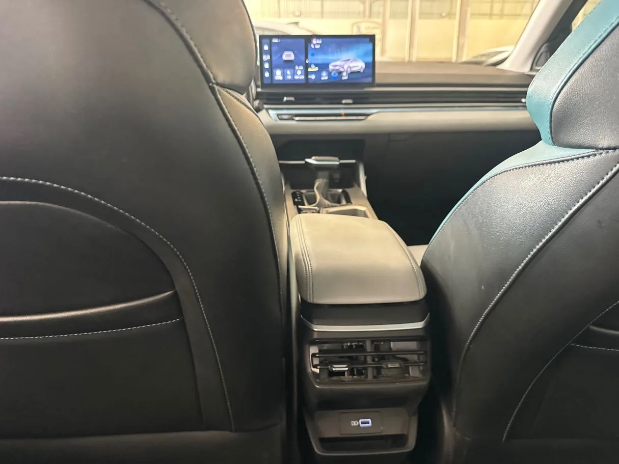 Car image 17