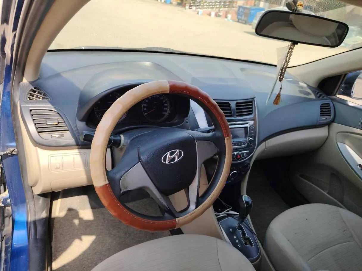 Car image 13