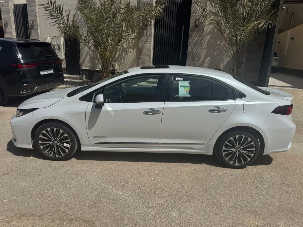 Car image 8