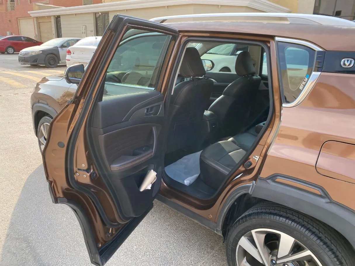Car image 12