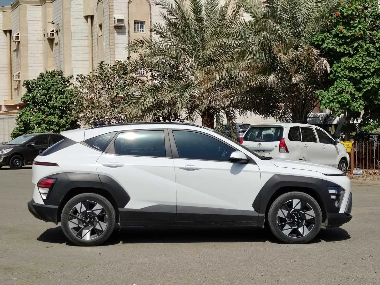 Car image 4