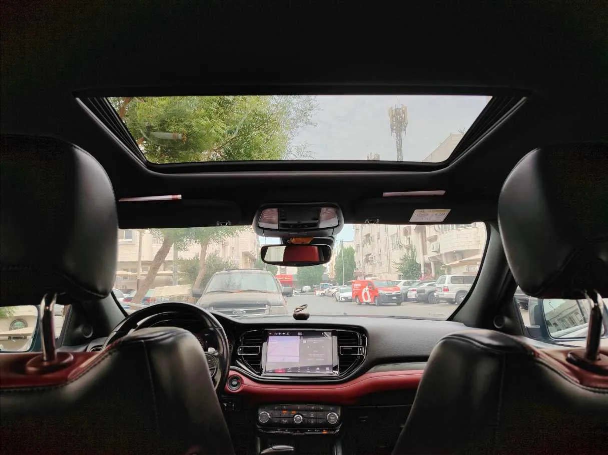 Car image 18