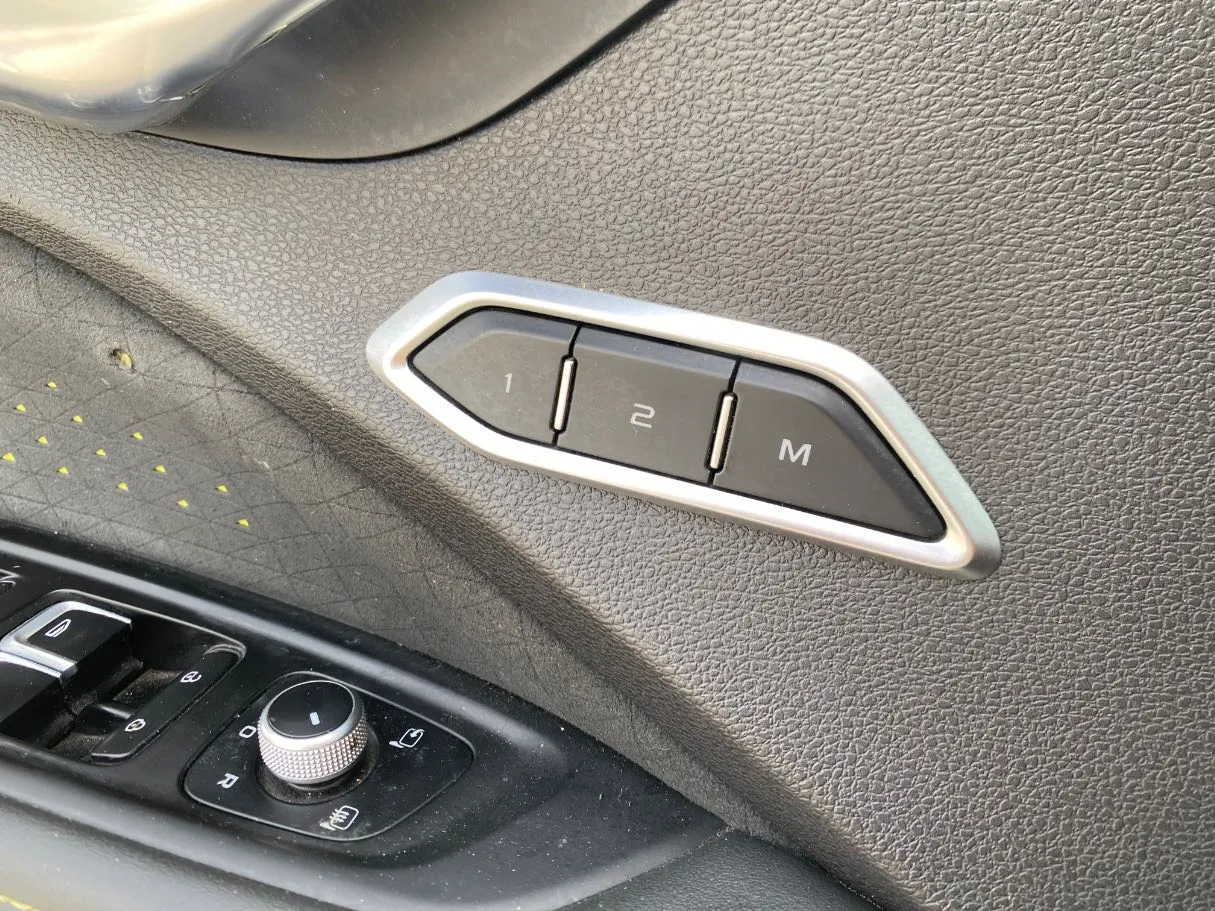 Car image 28