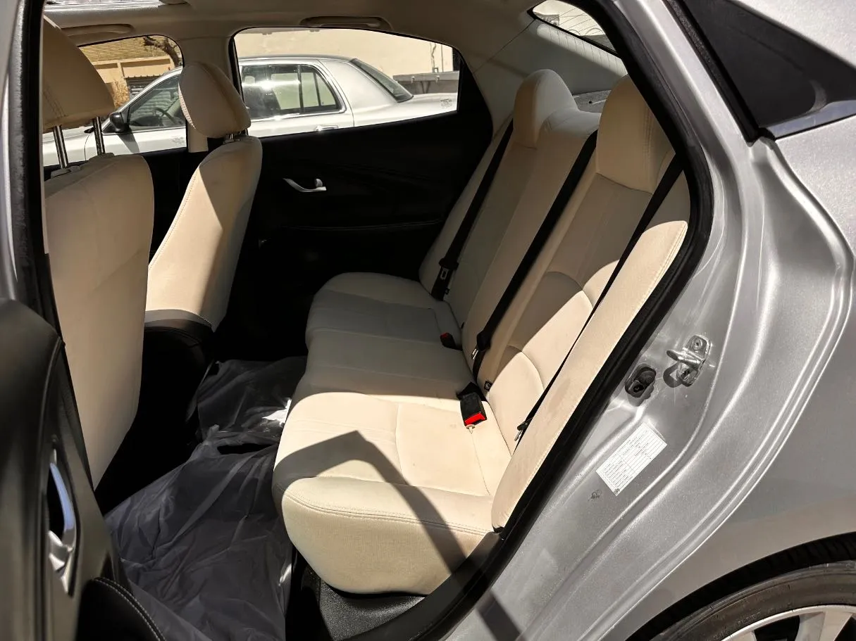 Car image 14