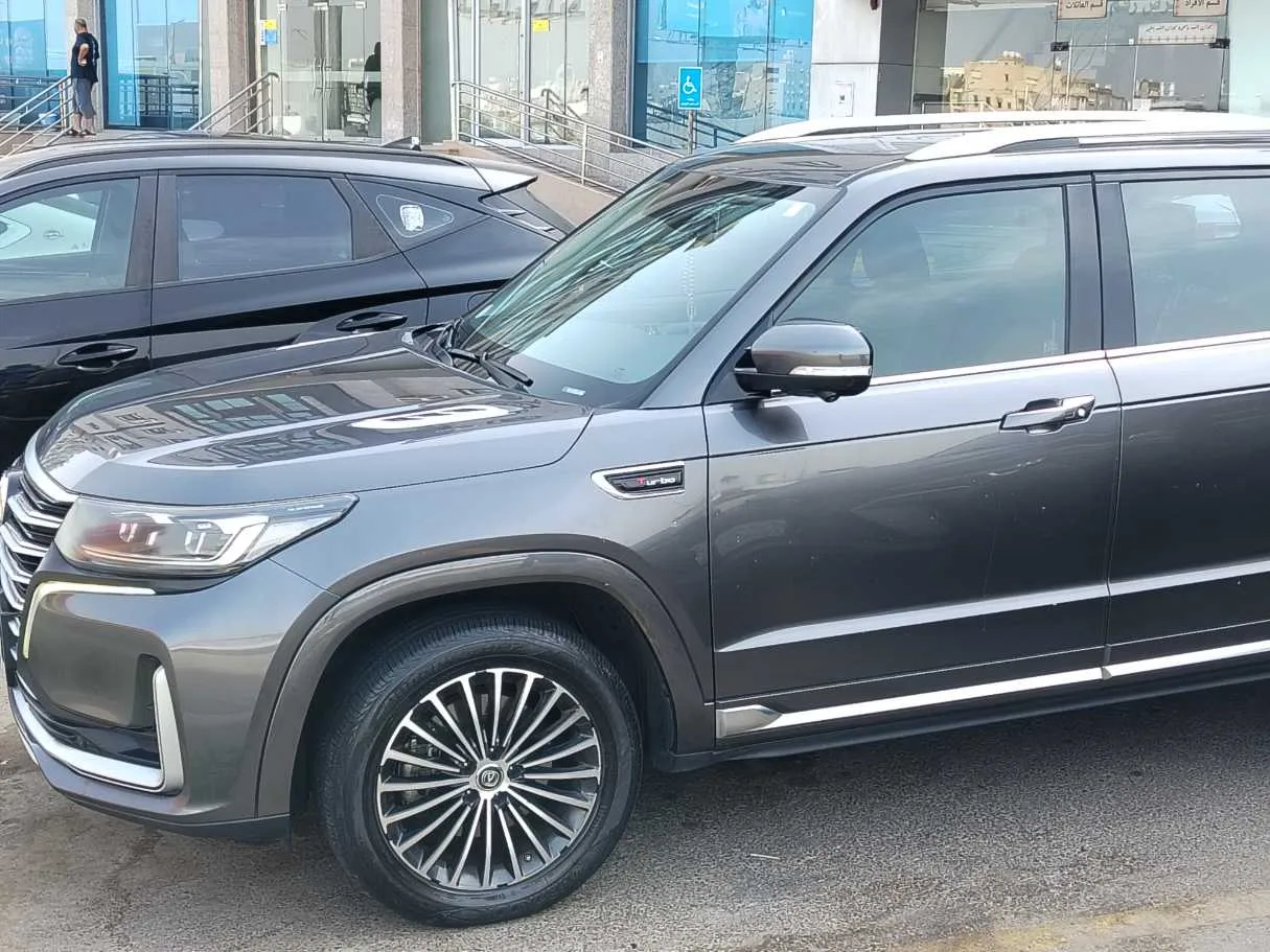 Car image 9