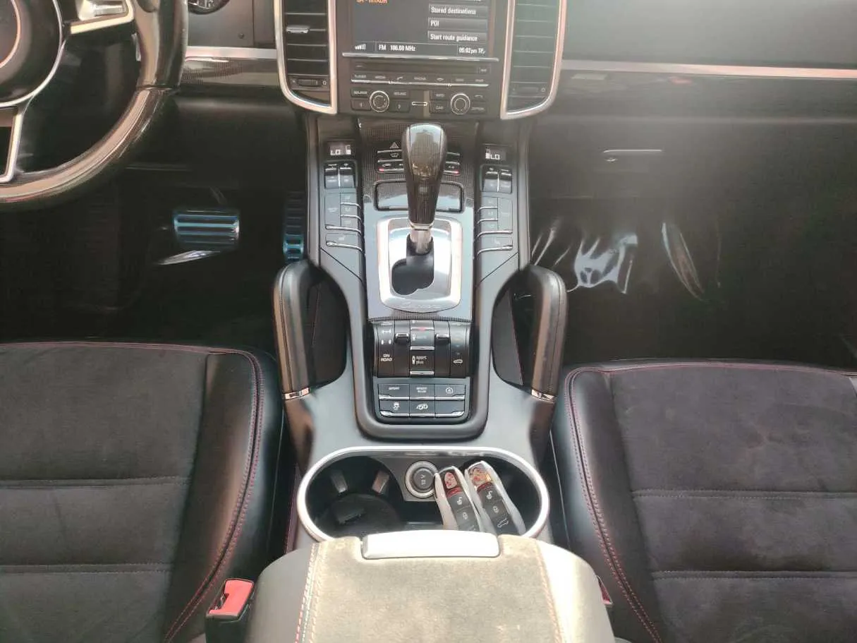 Car image 32