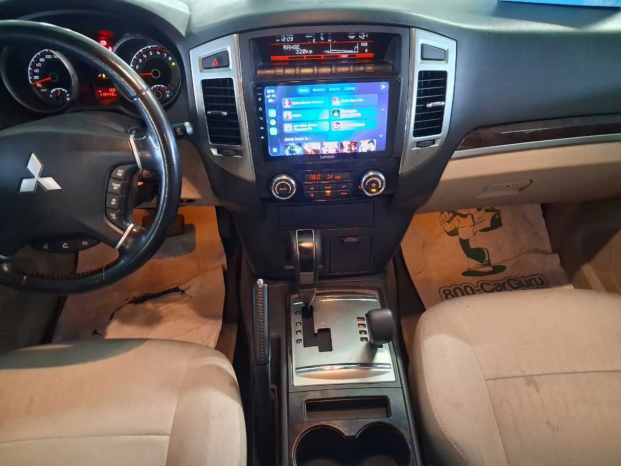 Car image 17