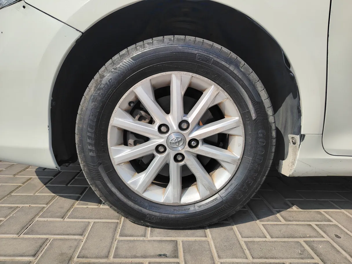 Car image 9