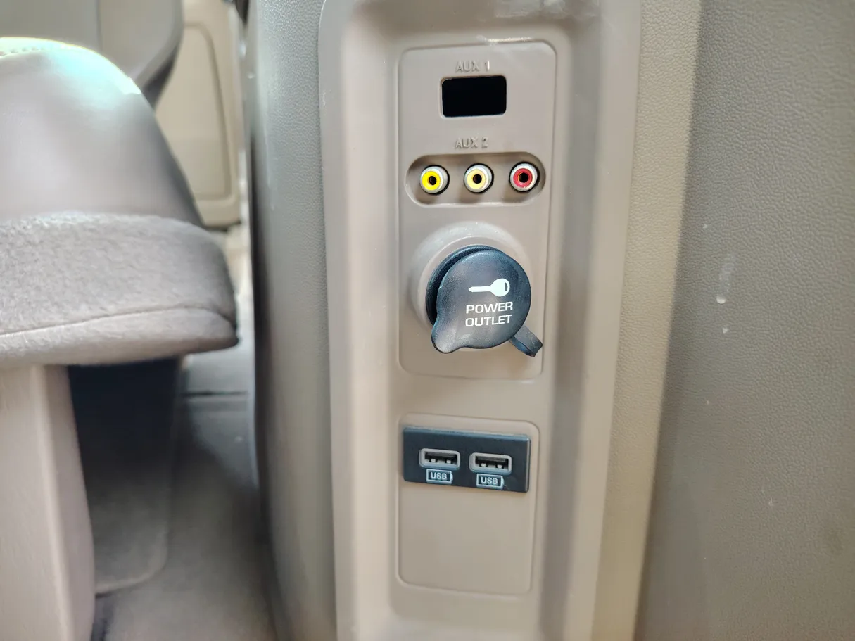 Car image 32