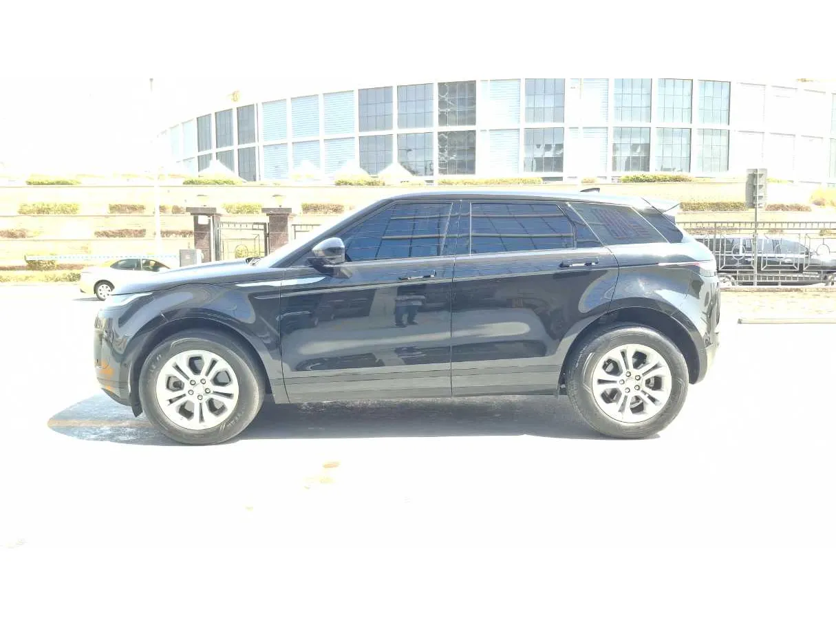 Car image 4