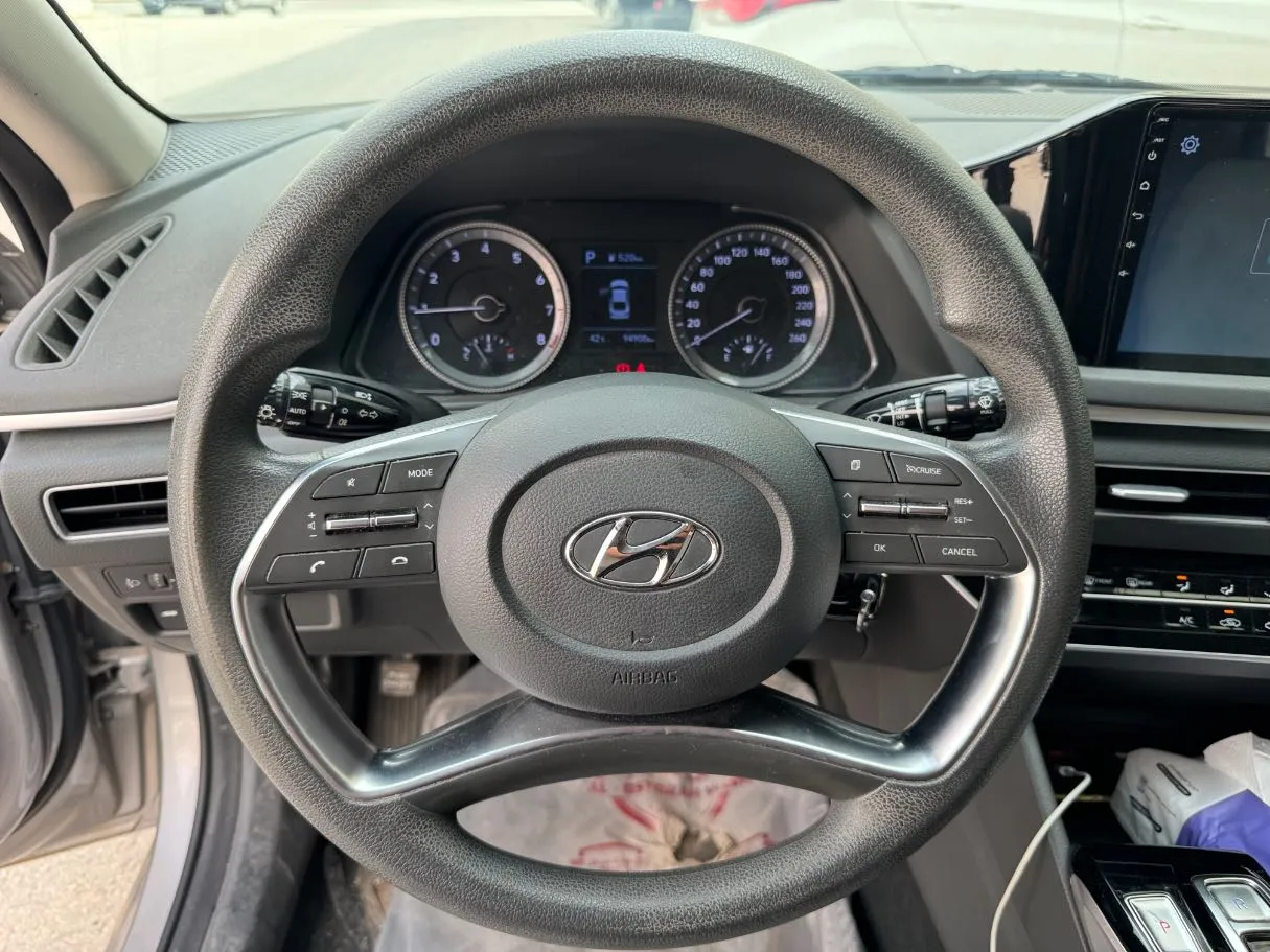 Car image 17