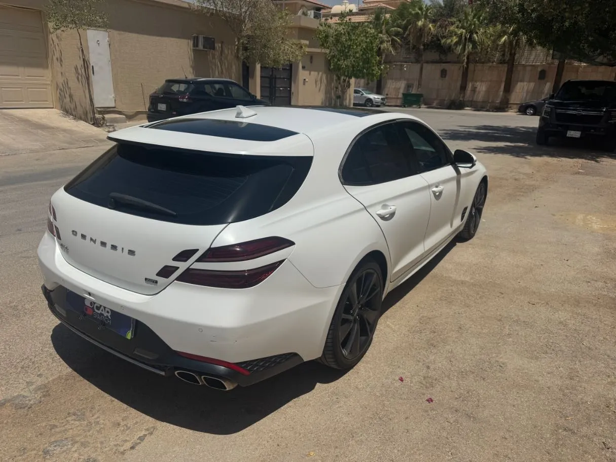 Car image 5
