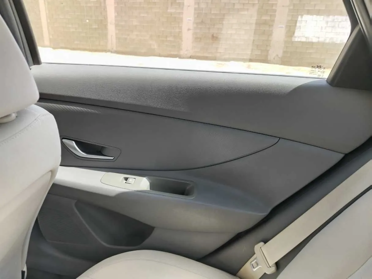 Car image 37