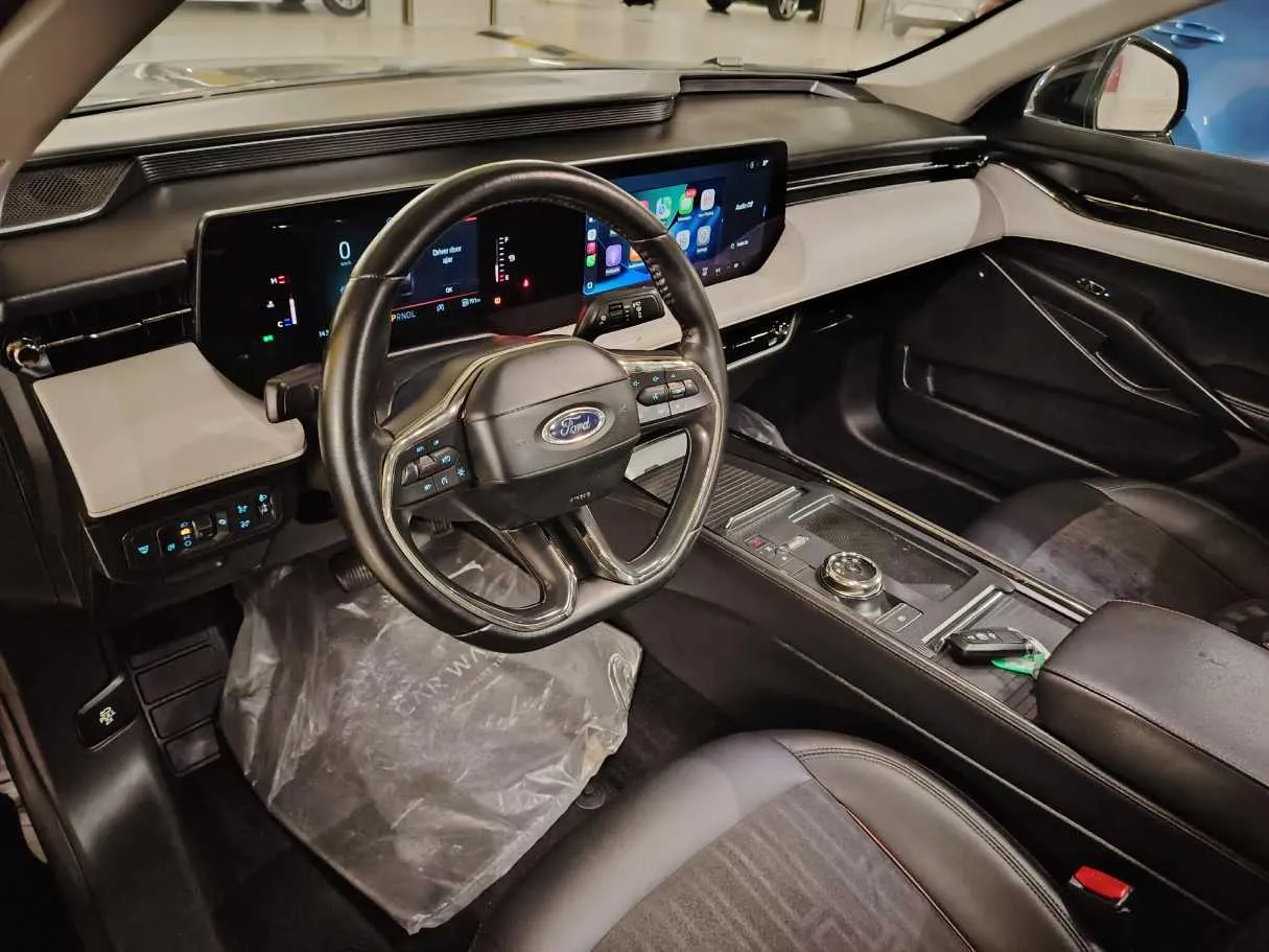 Car image 13