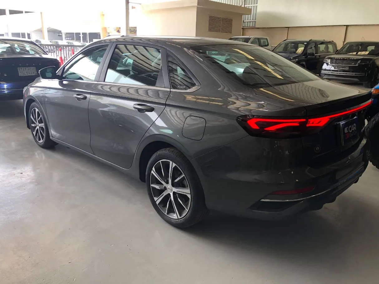 Car image 5