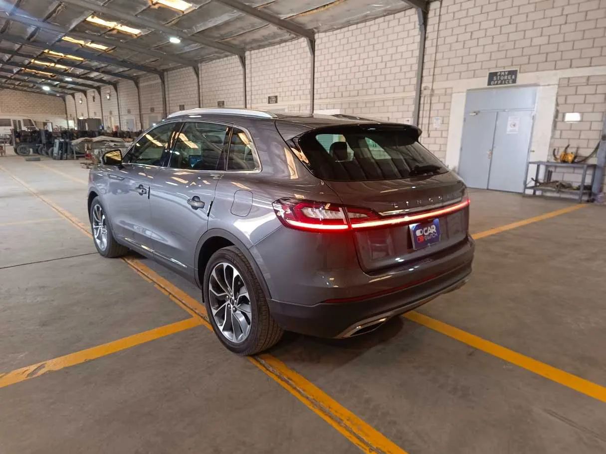 Car image 7