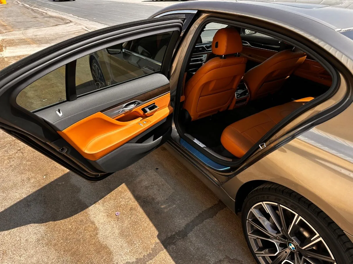 Car image 13