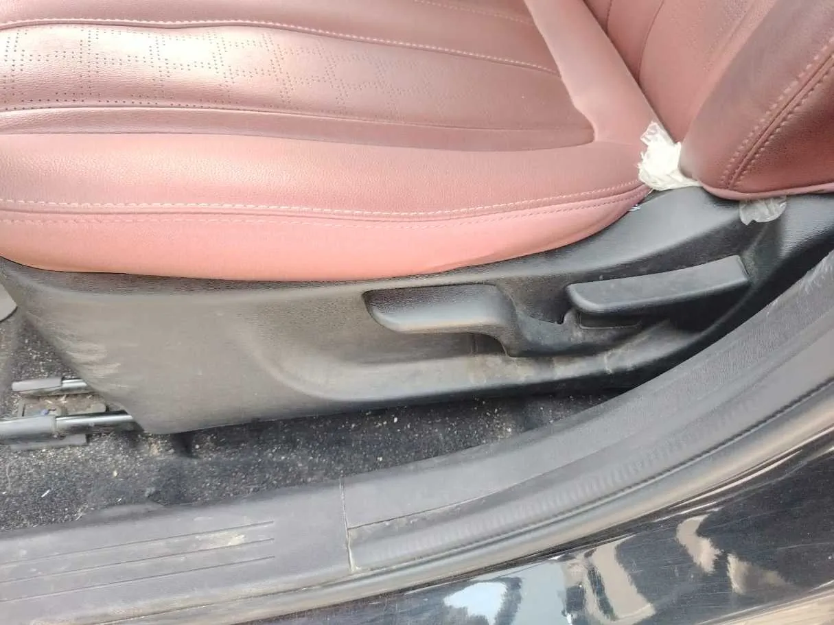 Car image 35