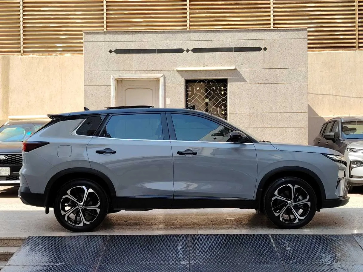 Car image 4