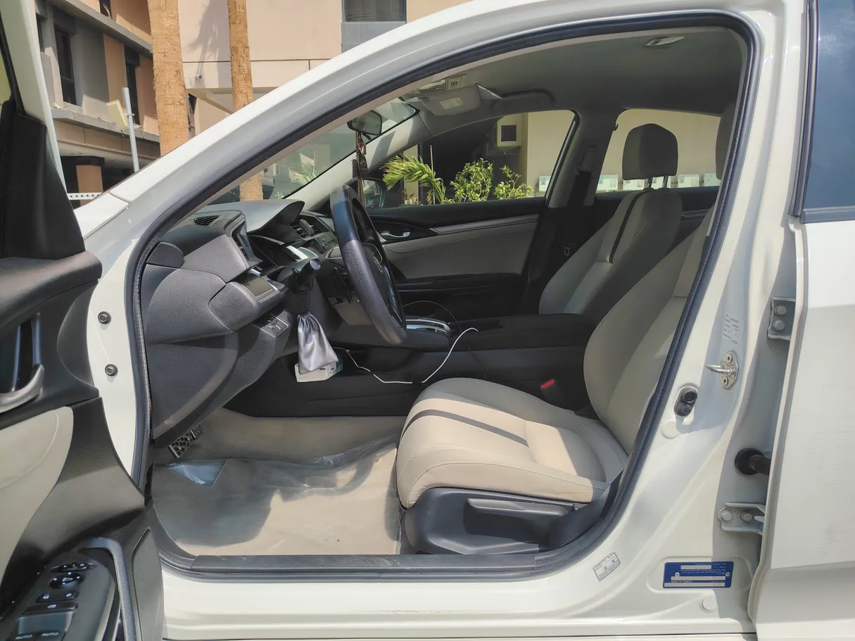 Car image 11