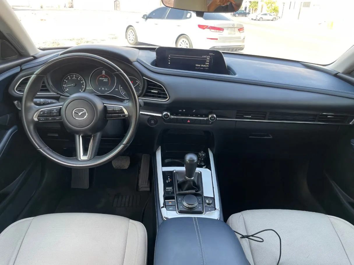 Car image 18