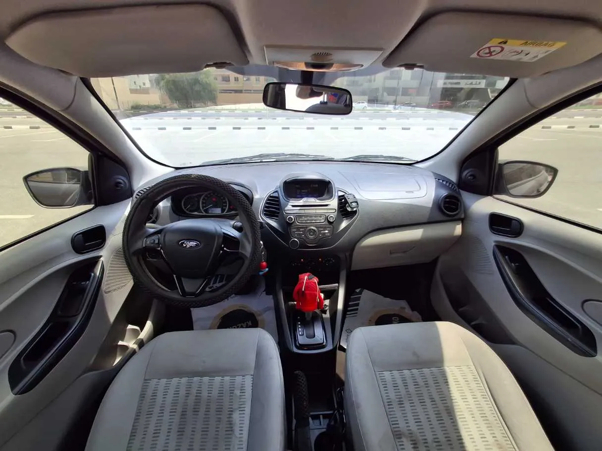 Car image 15