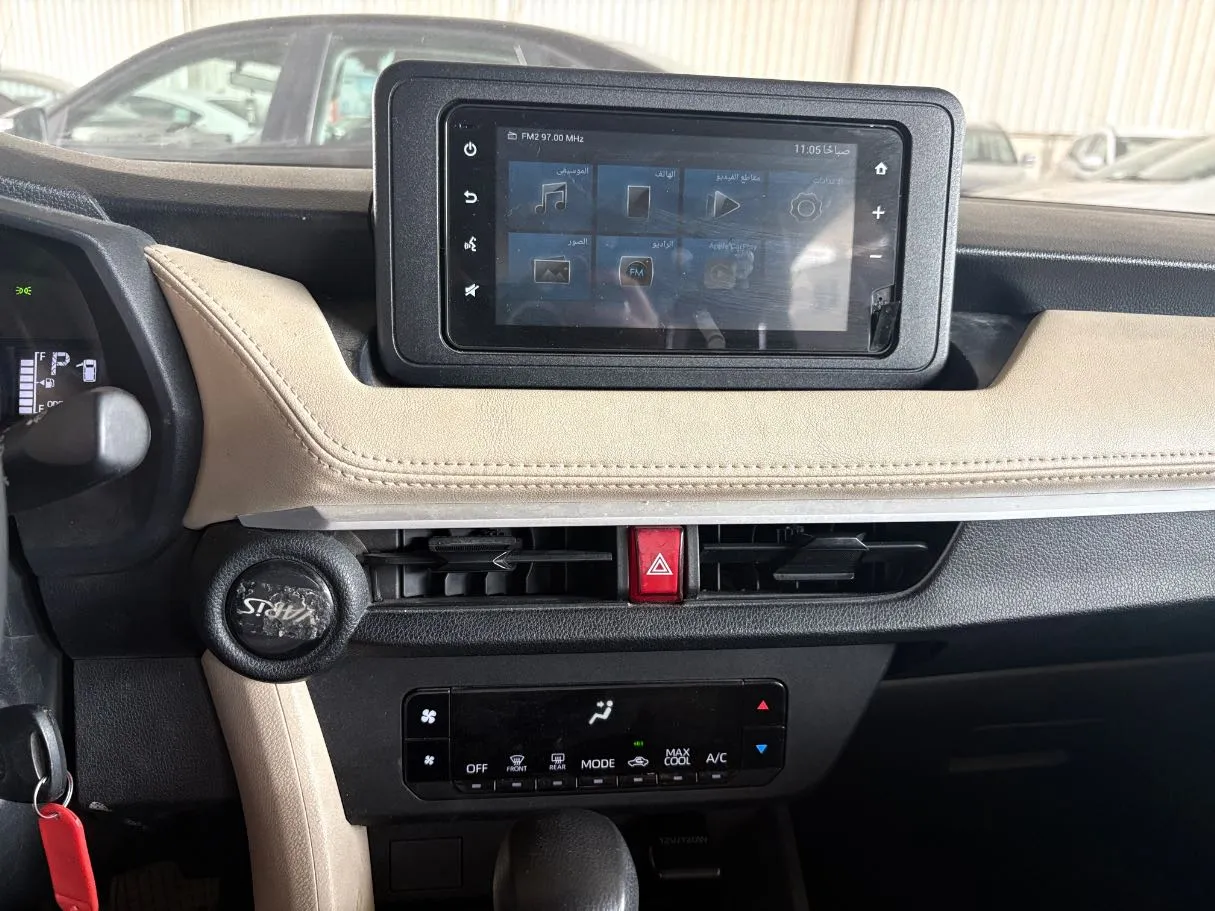 Car image 11