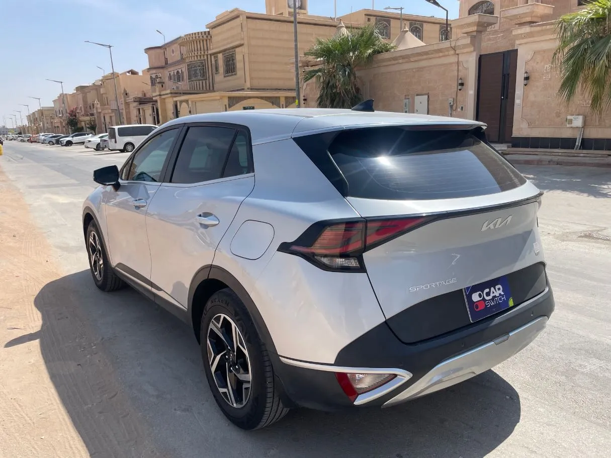 Car image 7