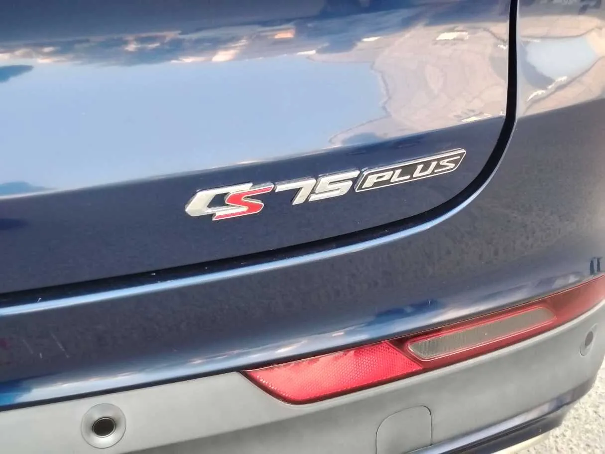 Car image 30
