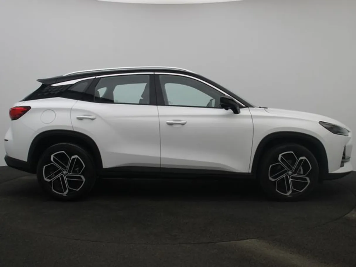 Car image 13