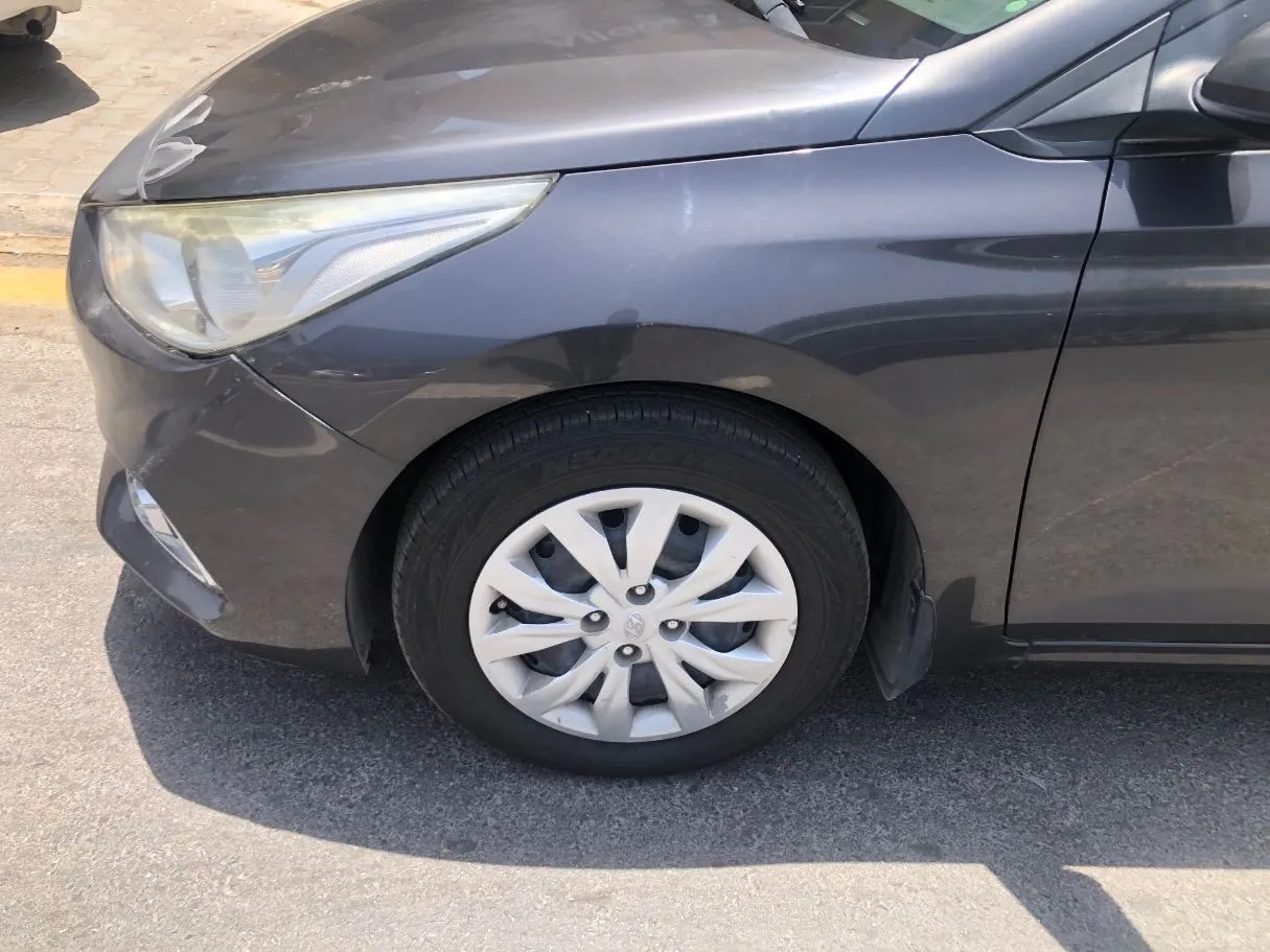 Car image 9