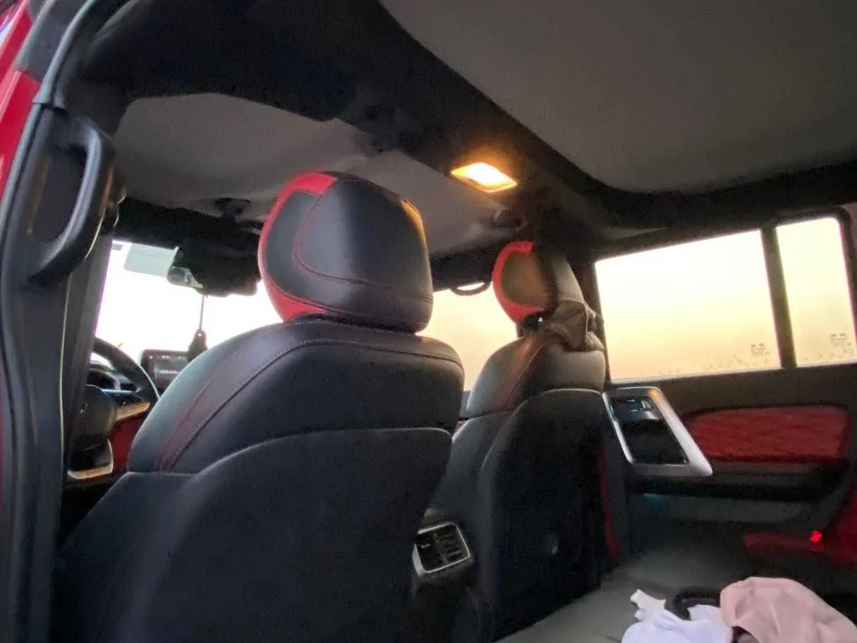 Car image 12