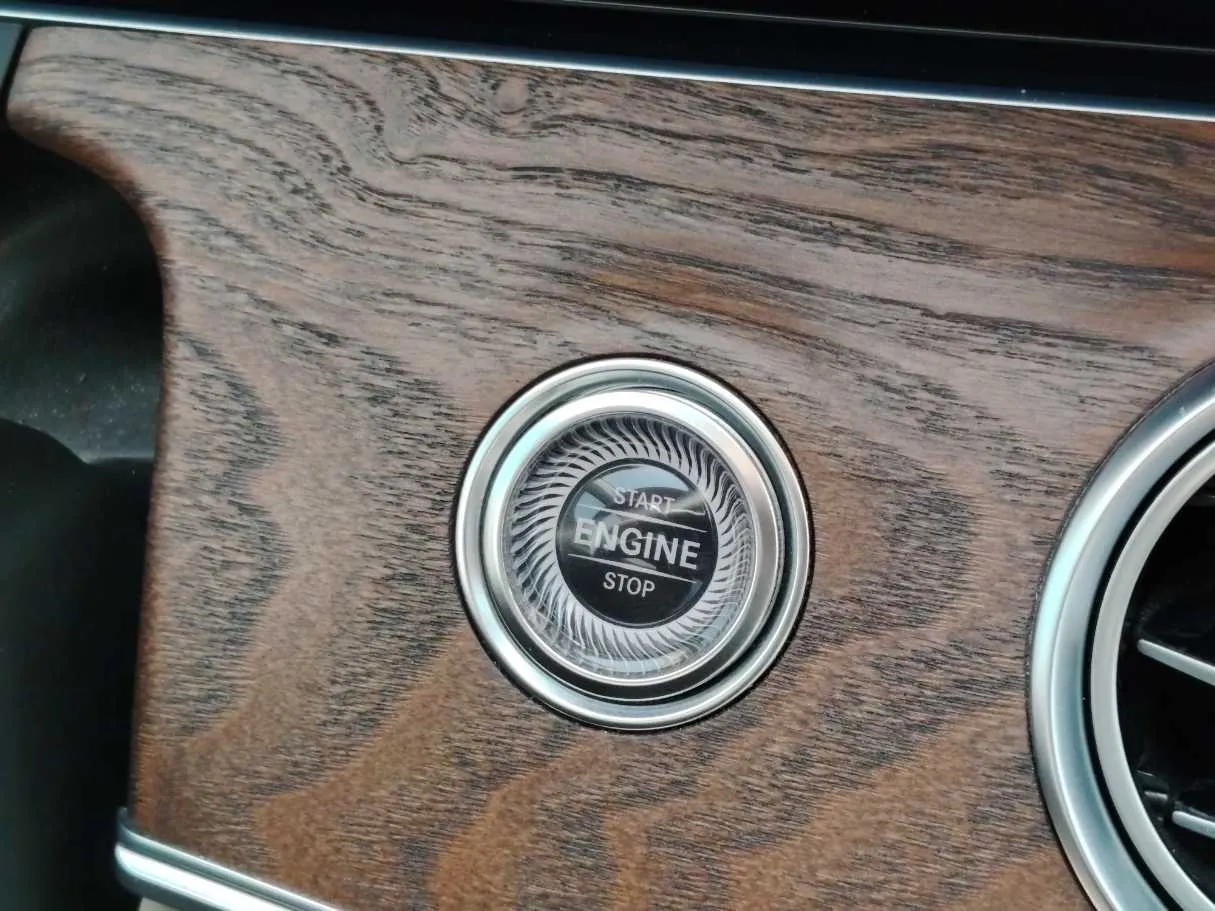 Car image 32