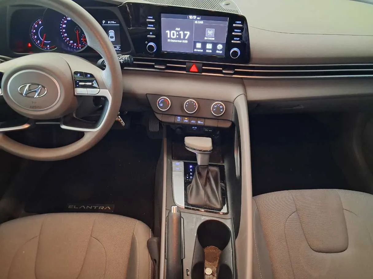 Car image 17