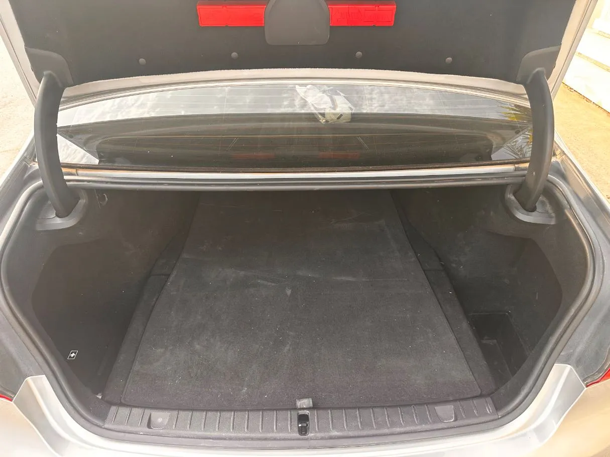 Car image 24