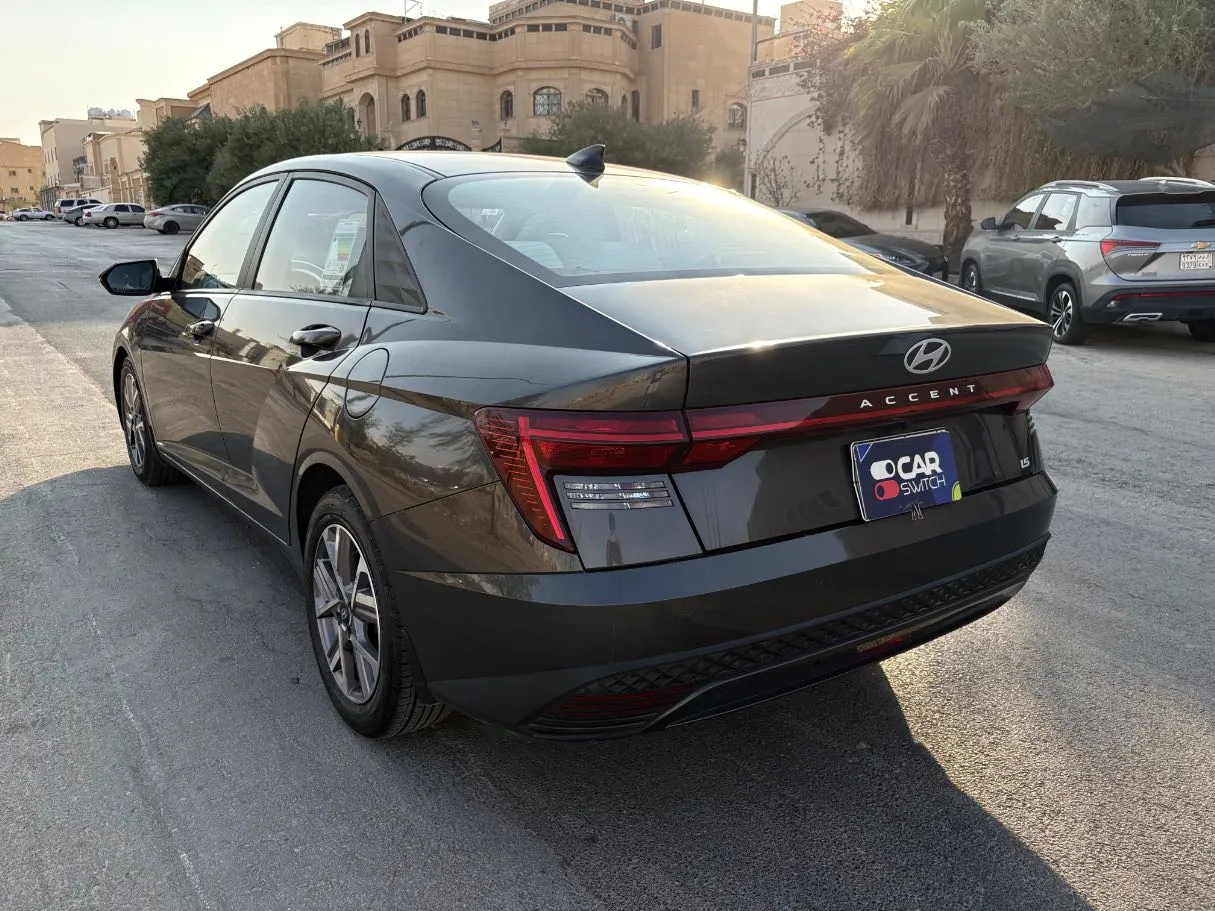 Car image 7