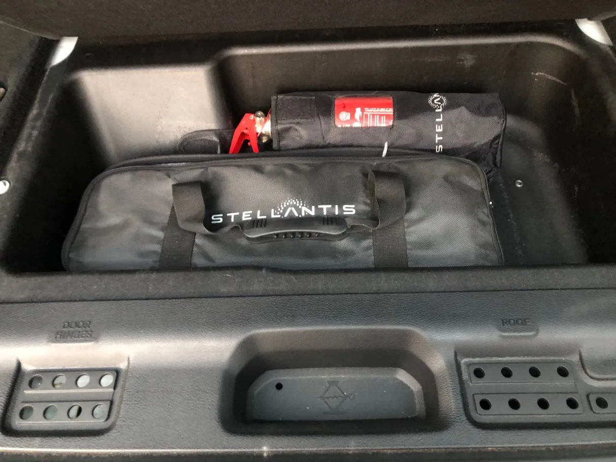 Car image 23