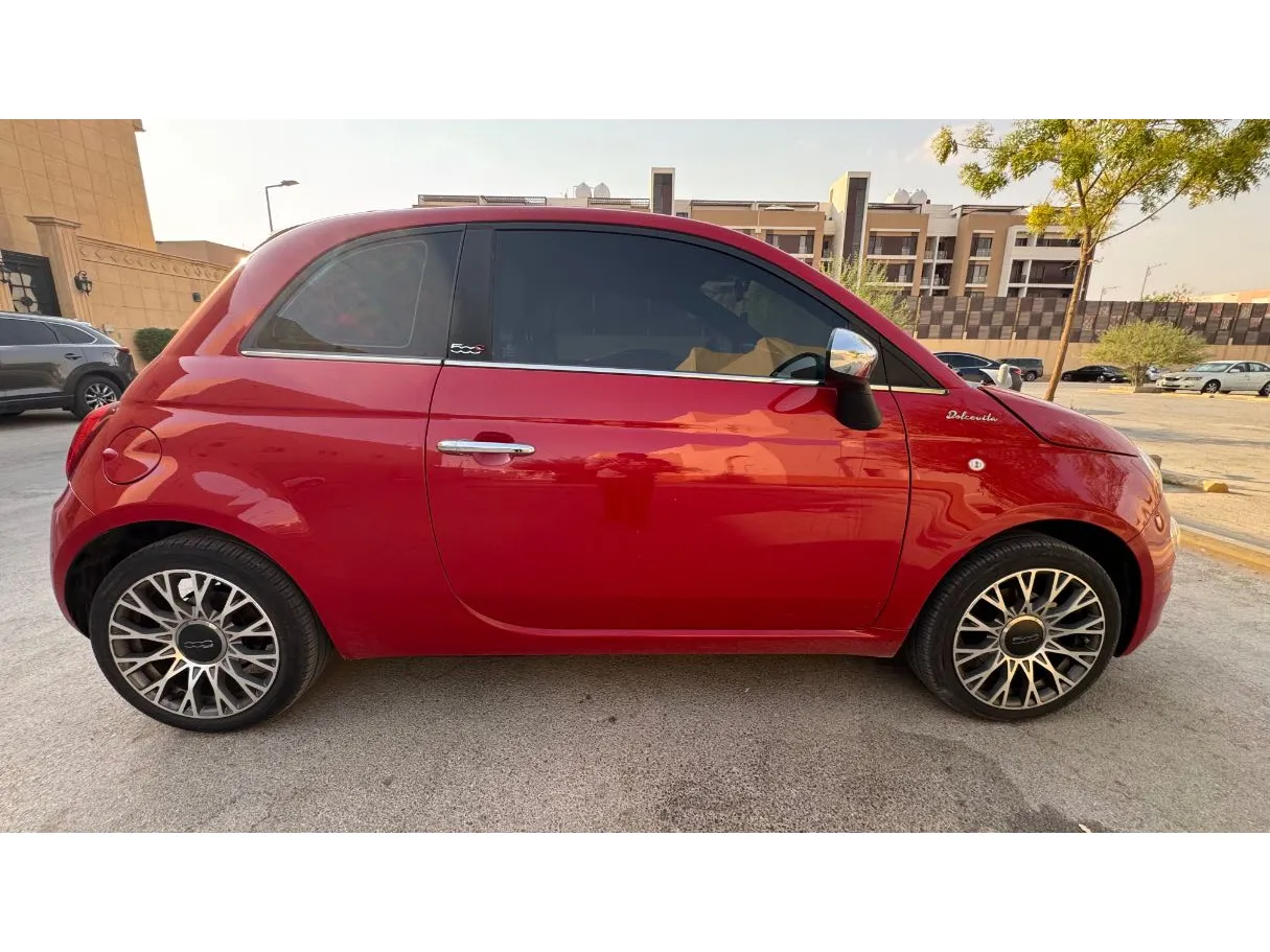 Car image 4