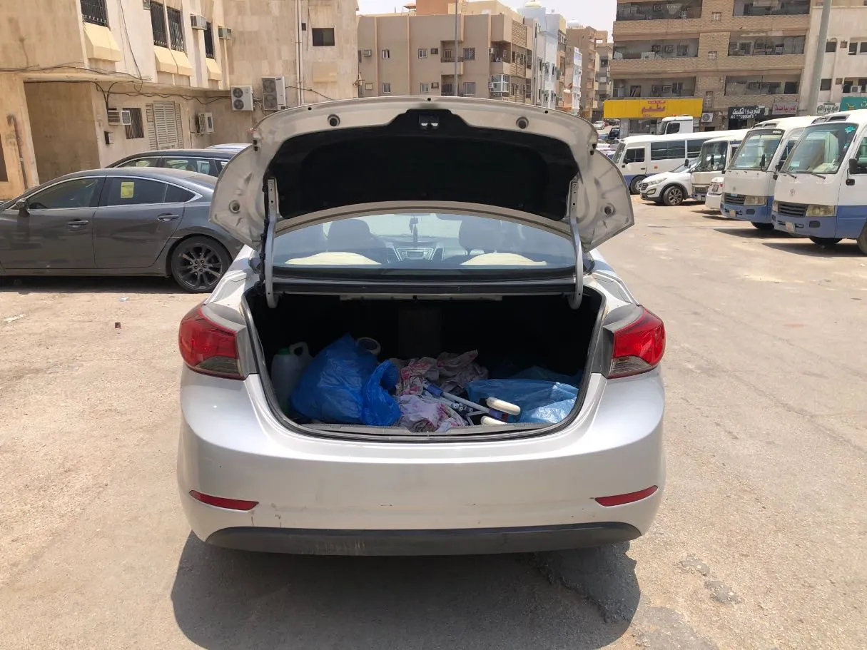 Car image 18