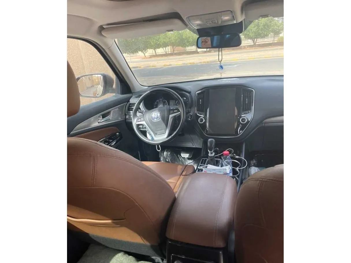 Car image 25