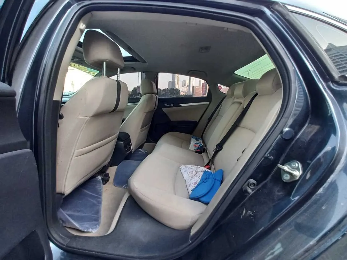 Car image 13