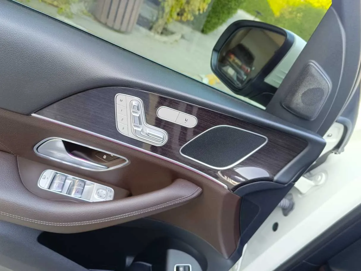 Car image 44