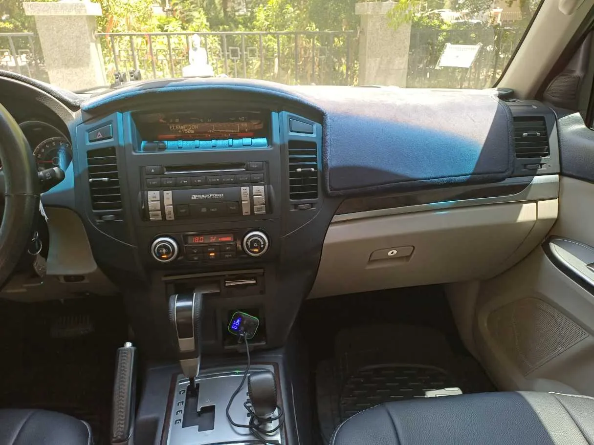 Car image 16